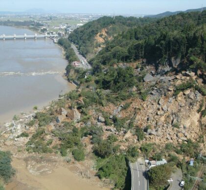 新潟県中越地方で震度7の地震